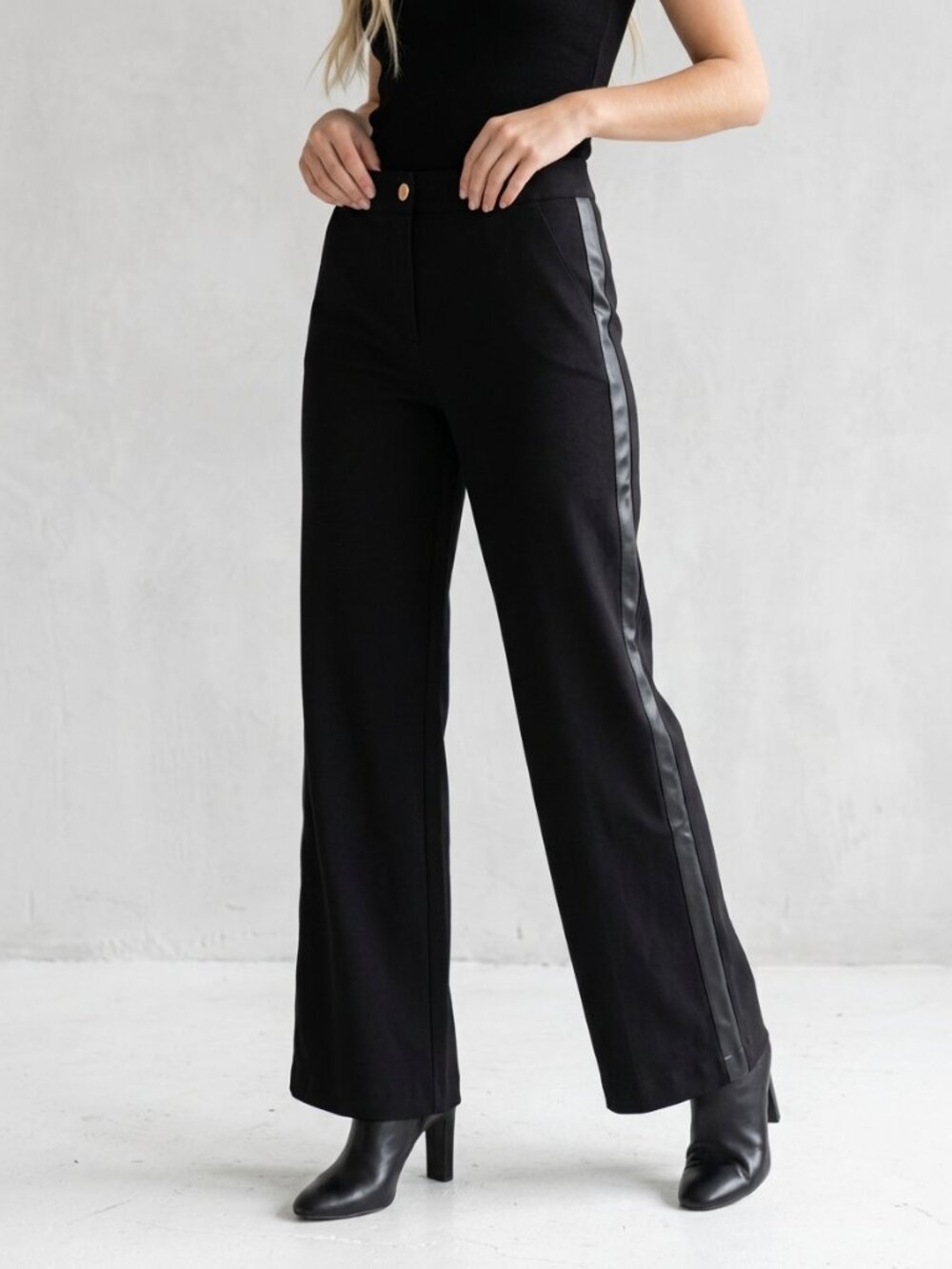 MICHAEL Michael Kors Black Wide Leg Pants Faux Leather Side Stripe Size 8